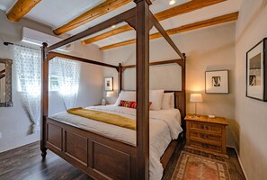 Bedroom | King Bed
