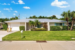 Single family home offers privacy in the heart of Singer Island 