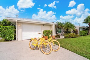 Enjoy complimentary beach cruisers to help you see the entire island!