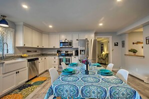 Kitchen & Dining Area | Open Floor Plan