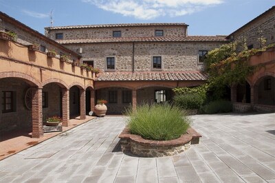 Precioso apartamento en la residencia situada en las colinas de la Toscana