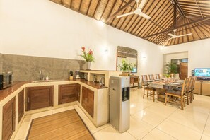 Raju, Lux 3 BR Seminyak Center