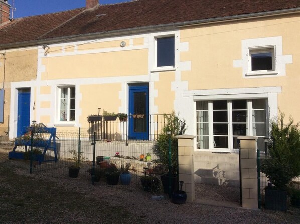 Front of Longerre

