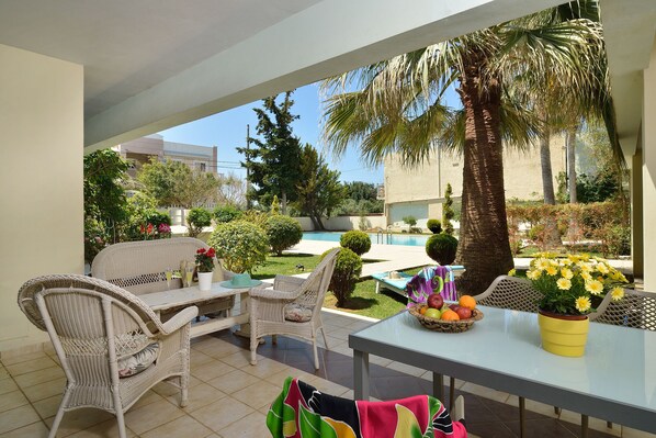 Veranda with view at the swimming pool
