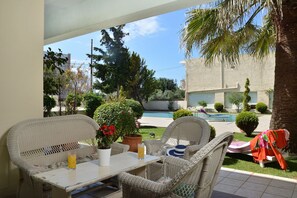 Veranda with view at the swimming pool
