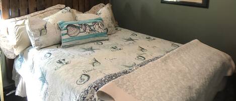 Bedroom-Queen Bed