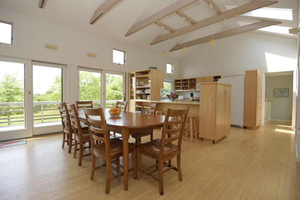 House in Chilmark/Menemsha, Martha’s Vineyard w/ Private Beach, Sunset View.