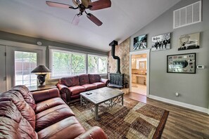 There's ample seating available in the living room!