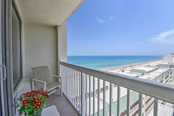 Daytona Beach Vacation Rental | 1BR | 1BA | Step-Free Access | 682 Sq Ft