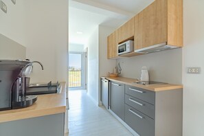 Fully equipped kitchen.