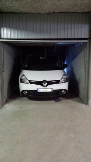 Le garage.