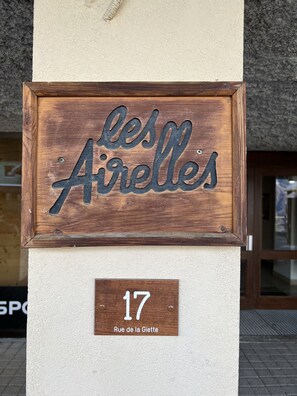 L'adresse officielle :
17 rue de la Giette
38114 Oz