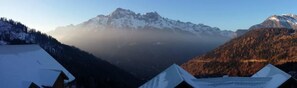 Belledonne.
Vue panoramique depuis le balcon.