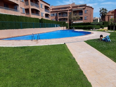 Very spacious ground floor apartment with large private garden and close to the sea