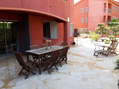 Very spacious ground floor apartment with large private garden and close to the sea