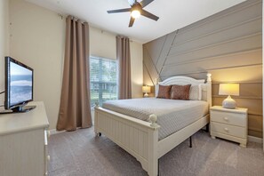 1 Queen Bed