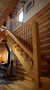 Log Dovetail Rooster Cabin - Mountain Life Getaway!