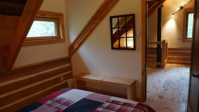 Log Dovetail Rooster Cabin - Mountain Life Getaway!