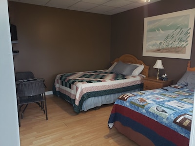 Located 12 km from Deer Lake Airport Thickwood is prime location to explore Newfoundland - Room 1