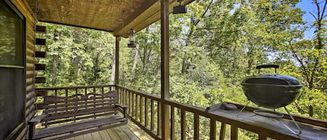 Eureka Springs Vacation Rental | Studio | 1BA | 720 Sq Ft | Stairs Required