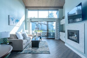 Living room Smart TV to bring your own Netflix, Prime, etc 