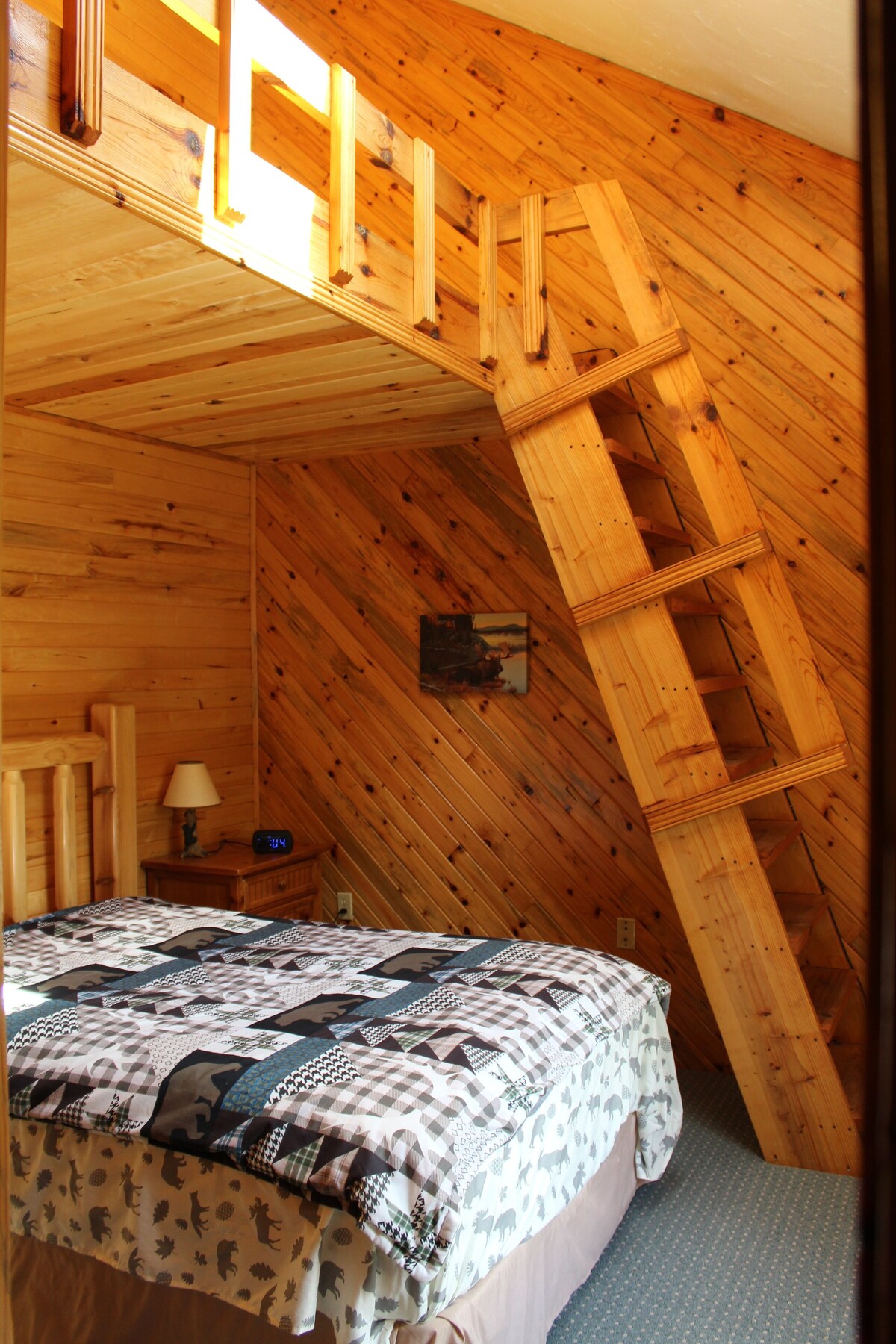 SLEEPS 16, 7 bedroom 4 baths w/ 2 game rooms, SXS rentals w/direct trail access