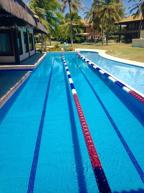 25 meter swimming pool 
Piscina de natação de 25 metros 