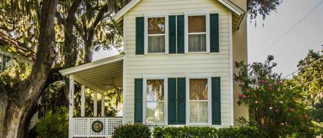 Charming Coastal Cottage