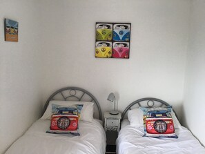 Twin bedroom