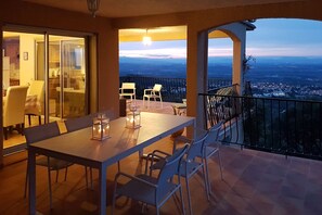 Abendstimmung auf der Terrasse