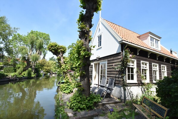 Außenseite Ferienhaus [Sommer]