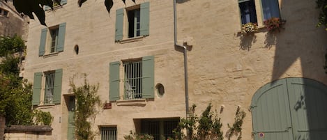 Maison Theodorit - street level entrance to Petit Theodorit apartment