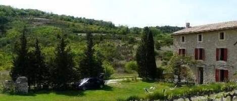 Provencal farmhouse at the foot of Mont Ventoux.