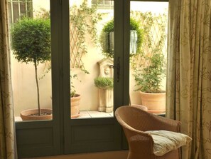 Patio access off master bedroom Maison Theodorit