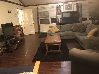 California Dream Apartment - 2 Bd, 1 Bth & POOL/hot tub