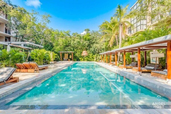 Common area pool and loungers at Arthouse to relax all day!