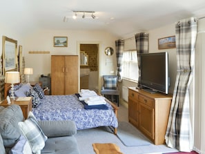 Convenient open-plan studio | Courtyard Barn - Stone House Farm, Lessingham, near Stalham