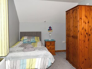 Twin bedroom | Cider Cottage - Well Farm Holiday Cottages, Holsworthy, near Launceston
