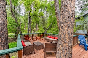 Your peaceful escape in the pines — River Fall Cabin offers riverfront serenity and mountain style.