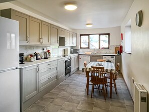 Kitchen/diner | Trewin Court - Well Farm Holiday Cottages, Holsworthy, near Launceston