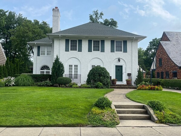 1315 E Wayne St North