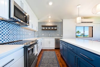 Luxury Contemporary Remodeled Beachfront Condo. Hotel zoned -not Minatoya list!
