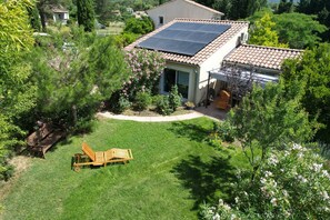 Photo Drone de Juin 24. La maison avec son jardin privé