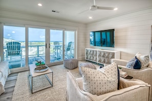 Entire south facing wall is all glass, to ensure you don't miss out on the amazing Ocean Views.
