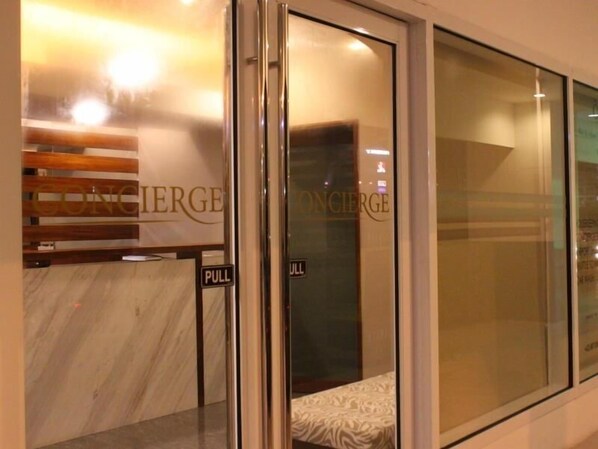 1Bedroom Serviced Apartment #27 Near MOA