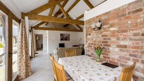 Blossom Barn Dining Area - StayCotswold