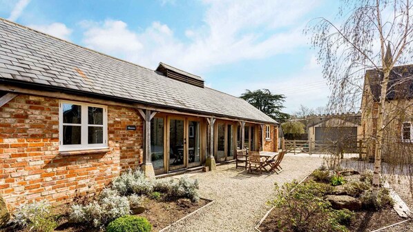 Blossom Barn - StayCotswold