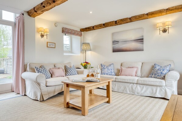 Punch Barn Sitting Room - StayCotswold