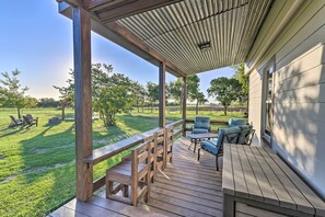 Deck | Outdoor Dining Area