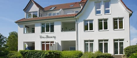 Hausansicht (Fronstansicht vom Dünenweg)